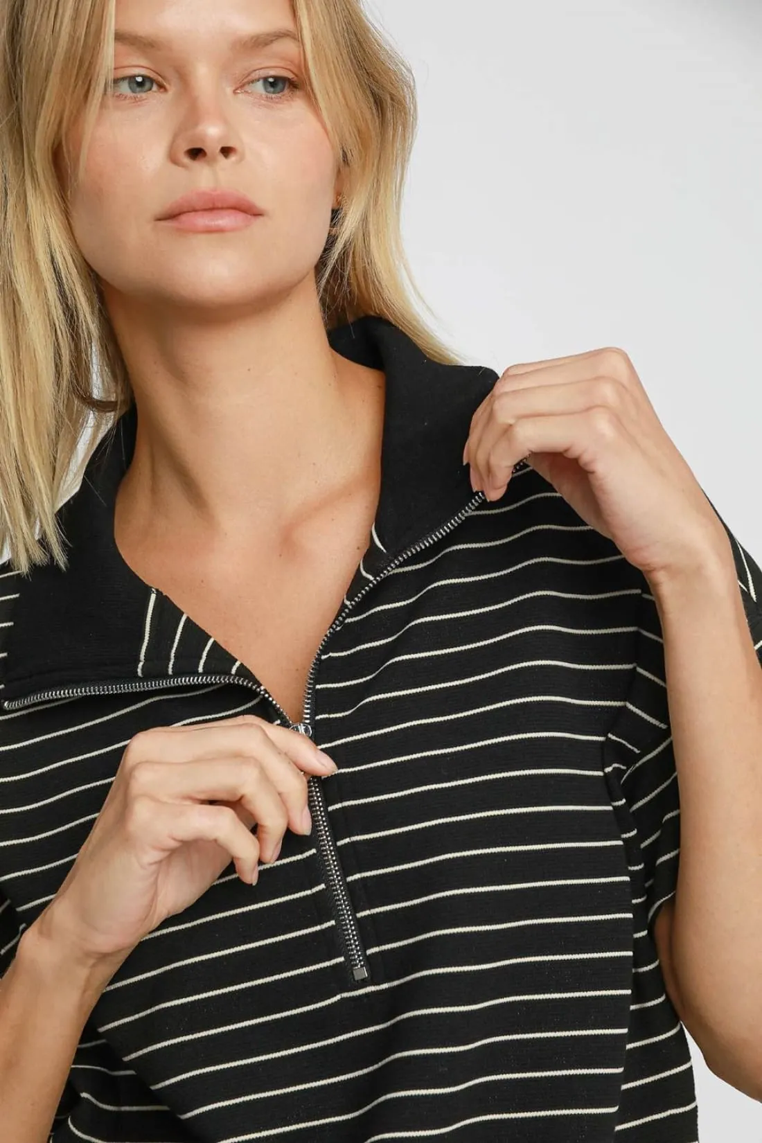 Half Zip Short Sleeve Sweatshirt - Black