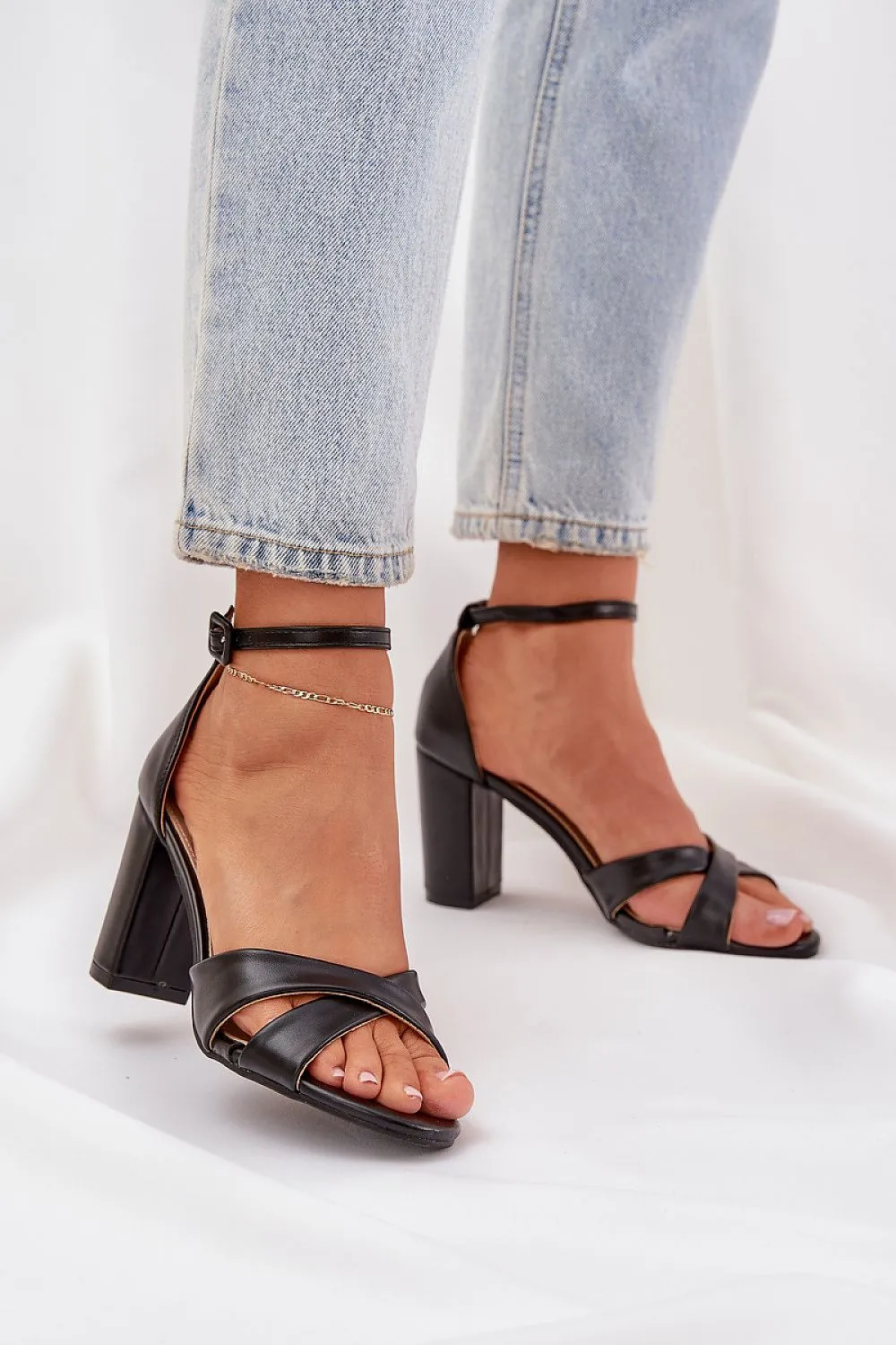 Heel sandals Step in style