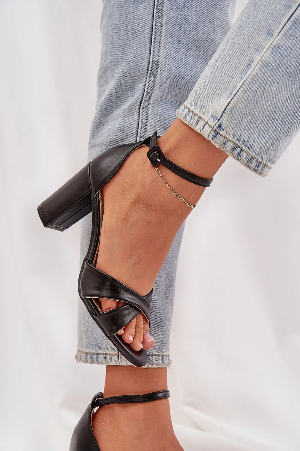 Heel sandals Step in style