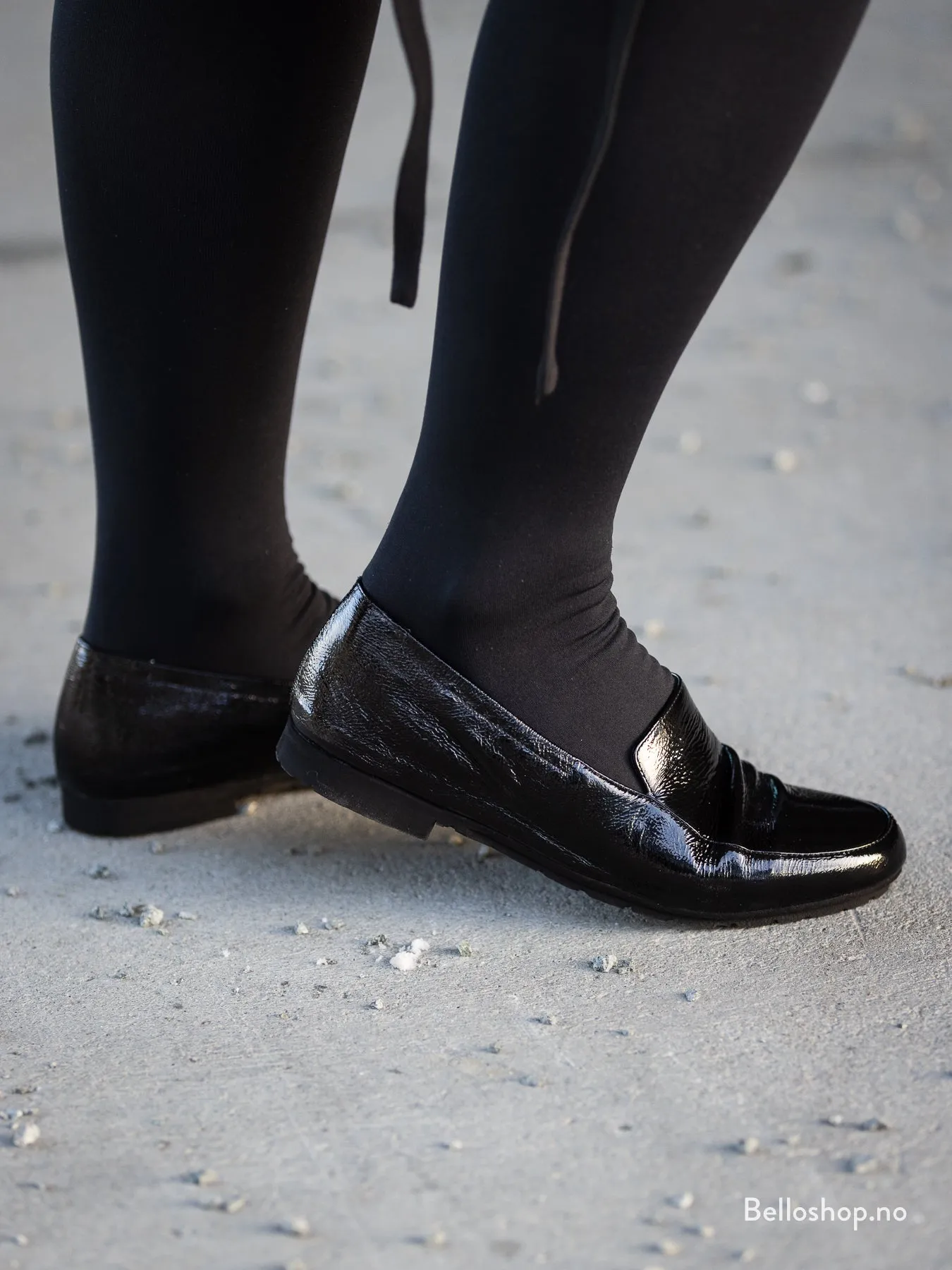Thierry Rabotin Sort loafer i skinnlakk med strikk bak