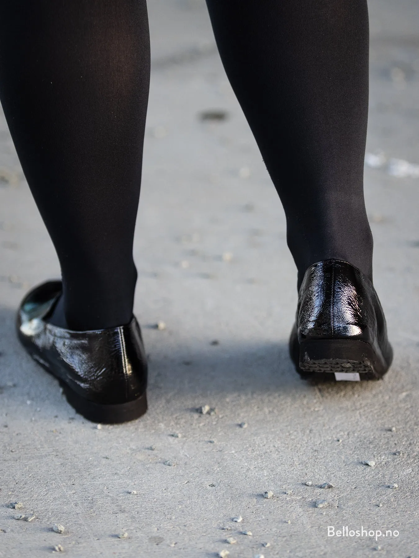 Thierry Rabotin Sort loafer i skinnlakk med strikk bak